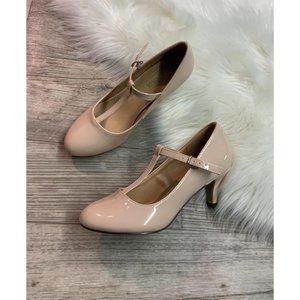 Chase + Chloe KONA 6 T-Strap Vintage pump …